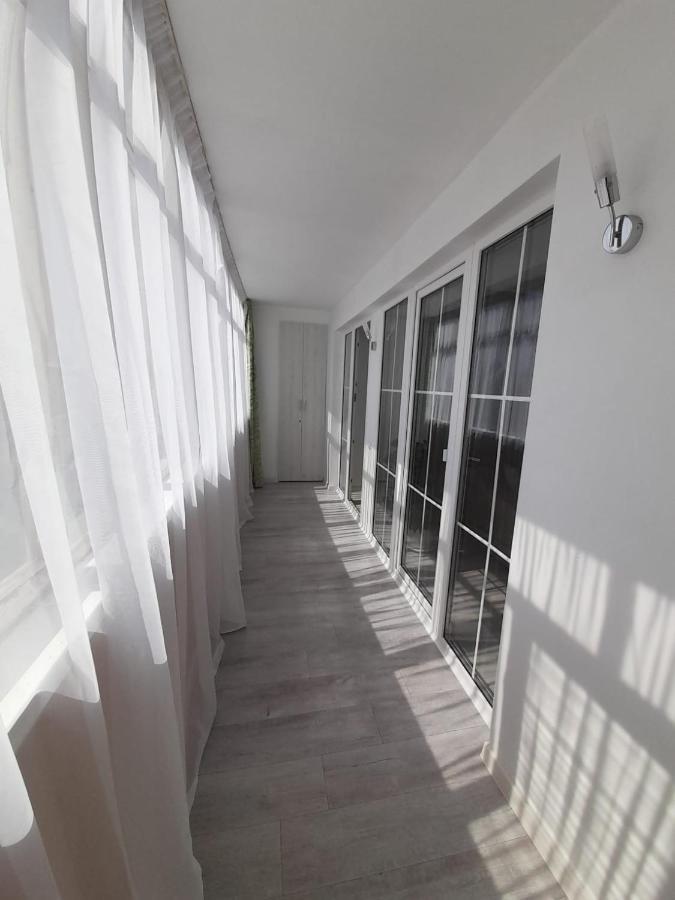 Изумруд Apartamento Uralsk Exterior foto