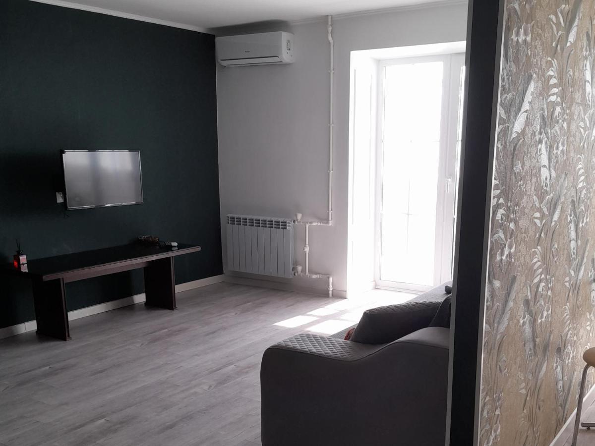Изумруд Apartamento Uralsk Exterior foto